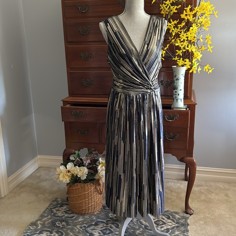 Vince Camuto Elegant Navy and Gold Supplice Dress Size 14 NWT - Picture 5 of 15